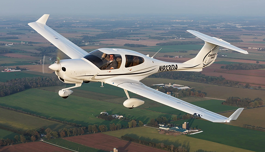 Diamond DA40 in flight with a Continental CD-155 retrofit